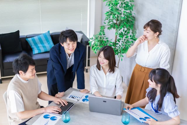 転職の流れを4ステップで解説!応募・面接・内定後・退職までの進め方や期間、プロが教える転職成功のコツの画像